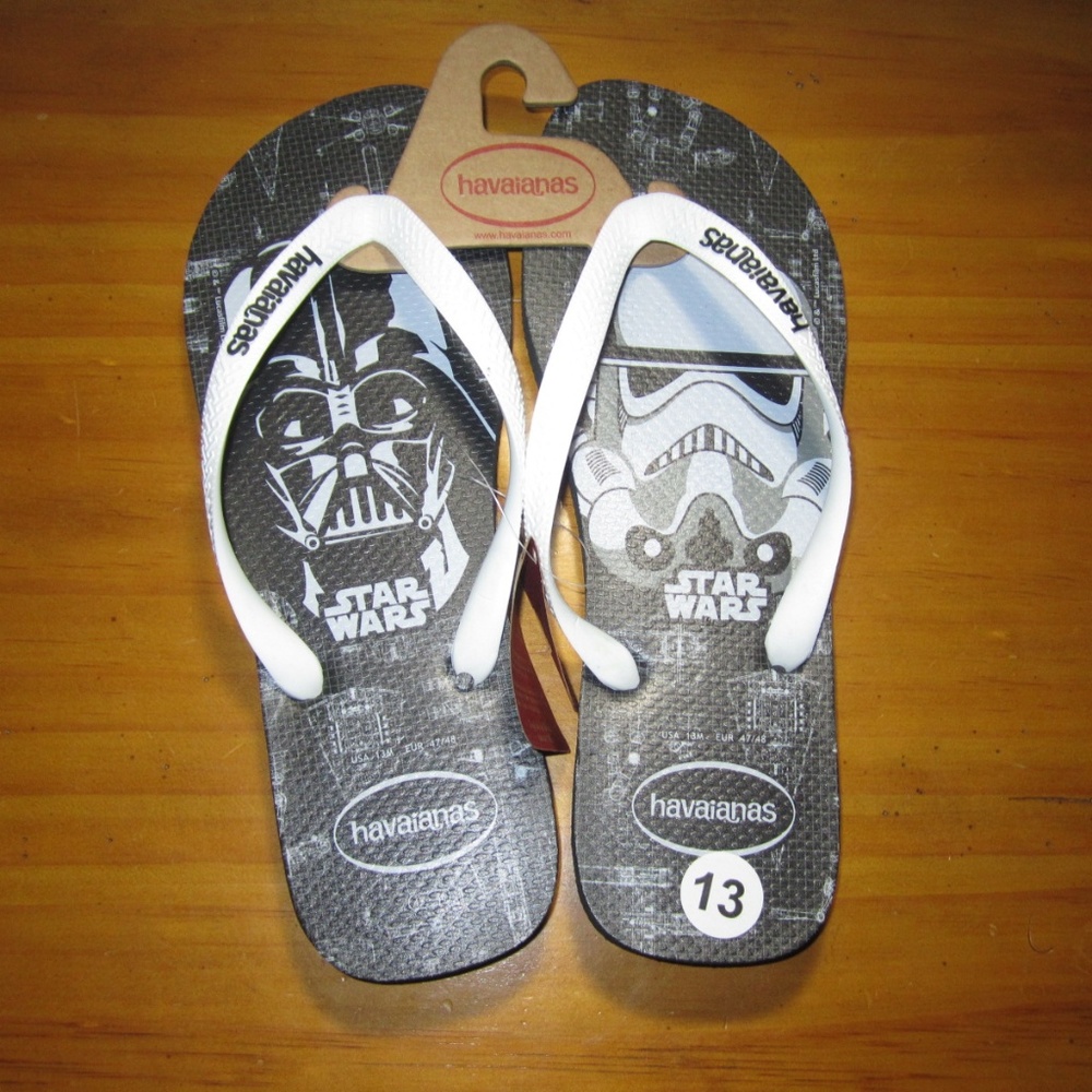 Hold>Havaianas Star Wars Darth Vadar Flip Flops